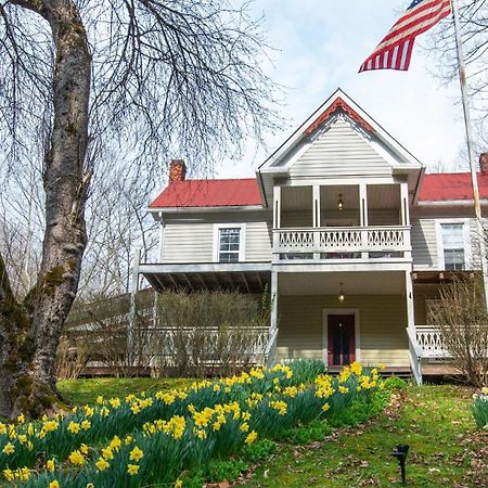 Moore House Inn & Cabins Marlinton 外观 照片