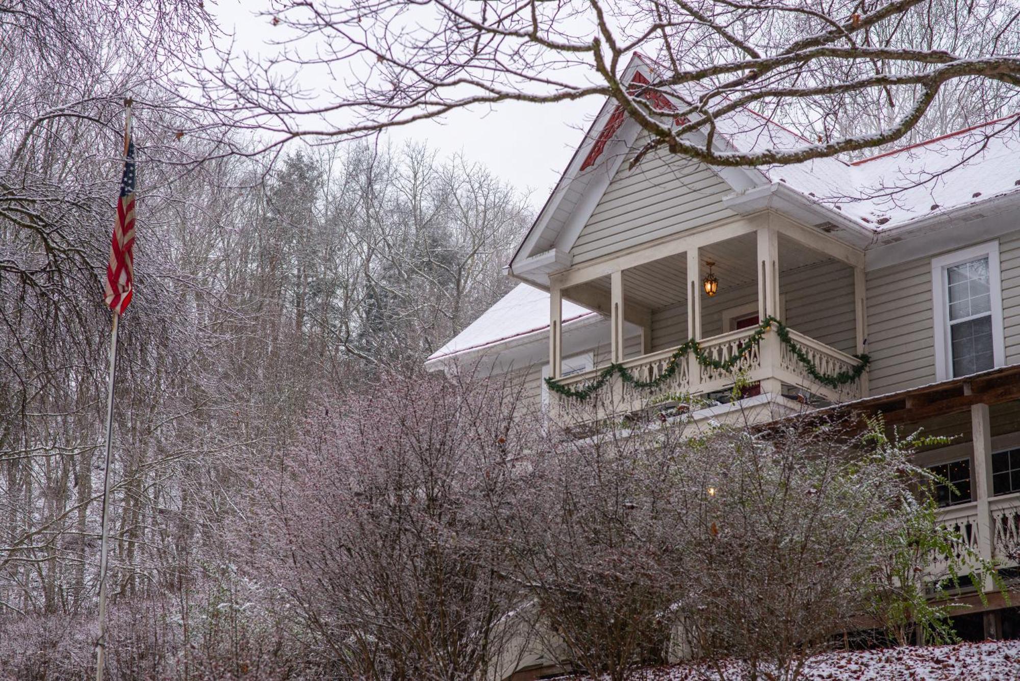 Moore House Inn & Cabins Marlinton 外观 照片