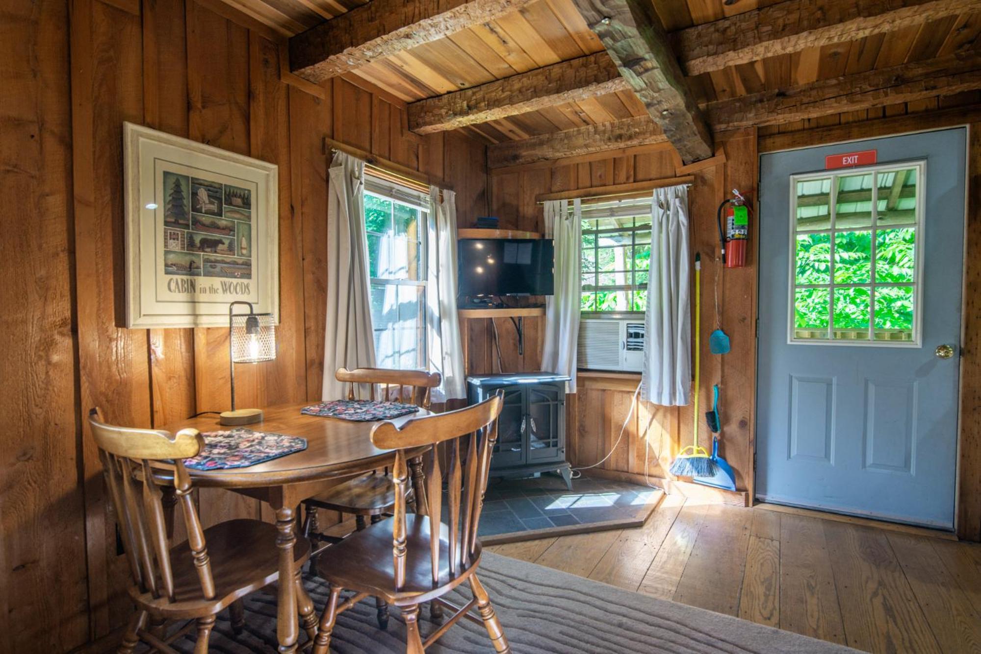 Moore House Inn & Cabins Marlinton 客房 照片